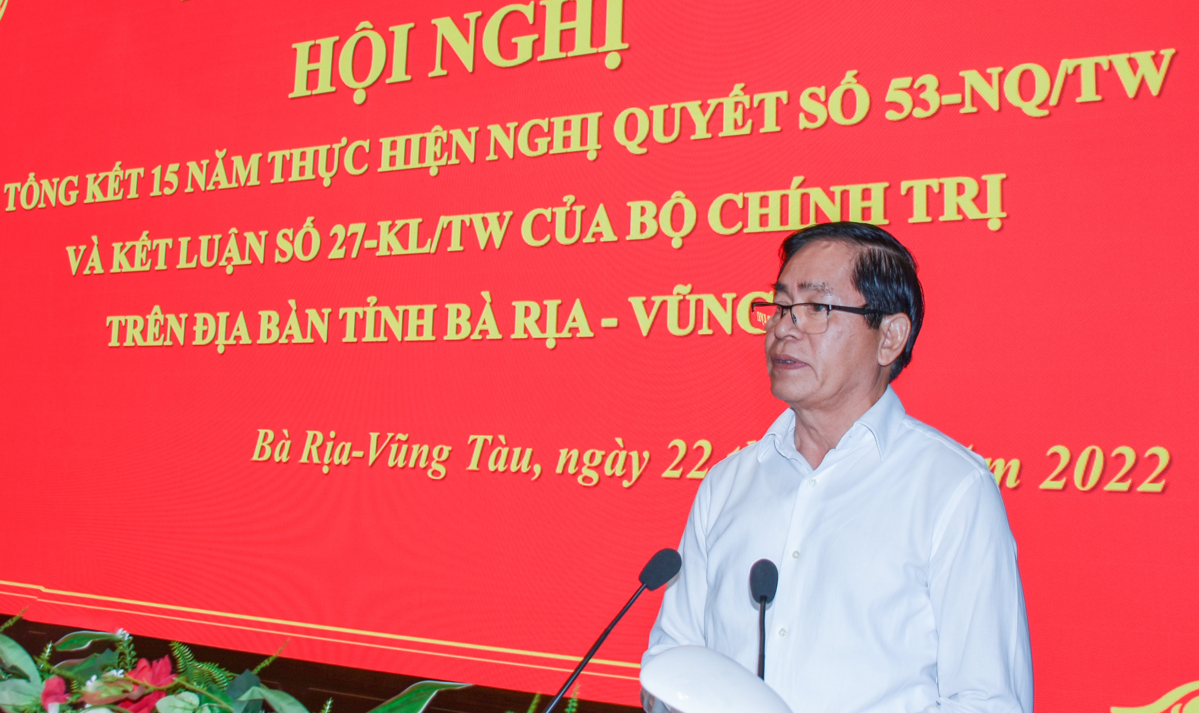 Ông Phạm Viết Thanh, Ủy viên Trung ương Đảng, Bí thư Tỉnh ủy, Chủ tịch HĐND tỉnh phát biểu tại hội nghị. 