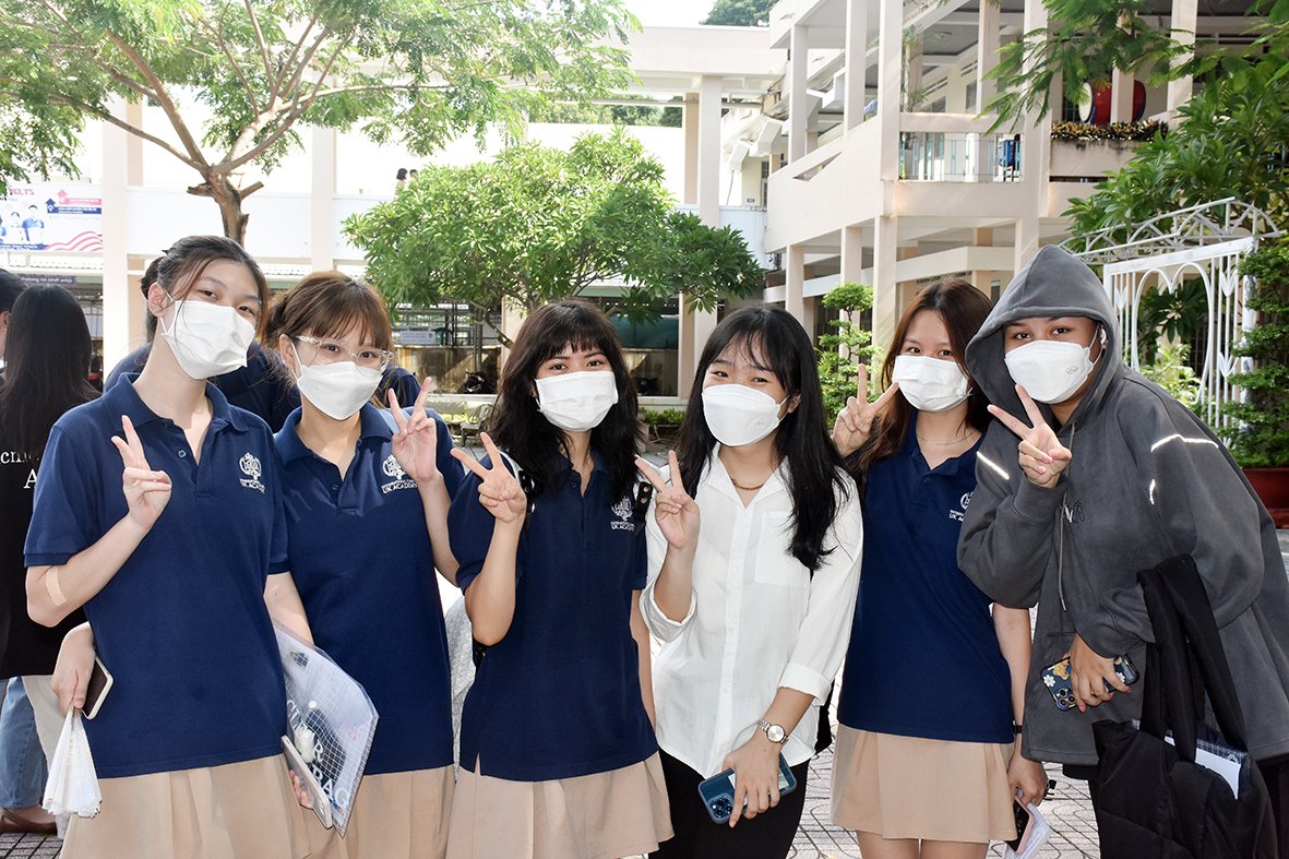 Các thí sinh tại điểm thi Trường THPT Châu Thành (TP. Bà Rịa) đều có tâm trạng thoải mái, tự tin trước kỳ thi.