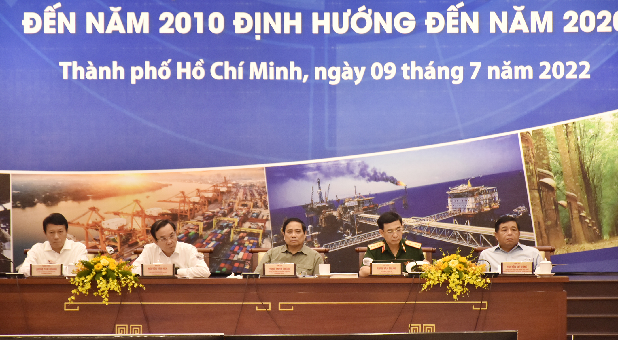Thủ tướng Chính phủ Phạm Minh Chính chủ trì hội nghị tại điểm cầu TP.Hồ Chí Minh.