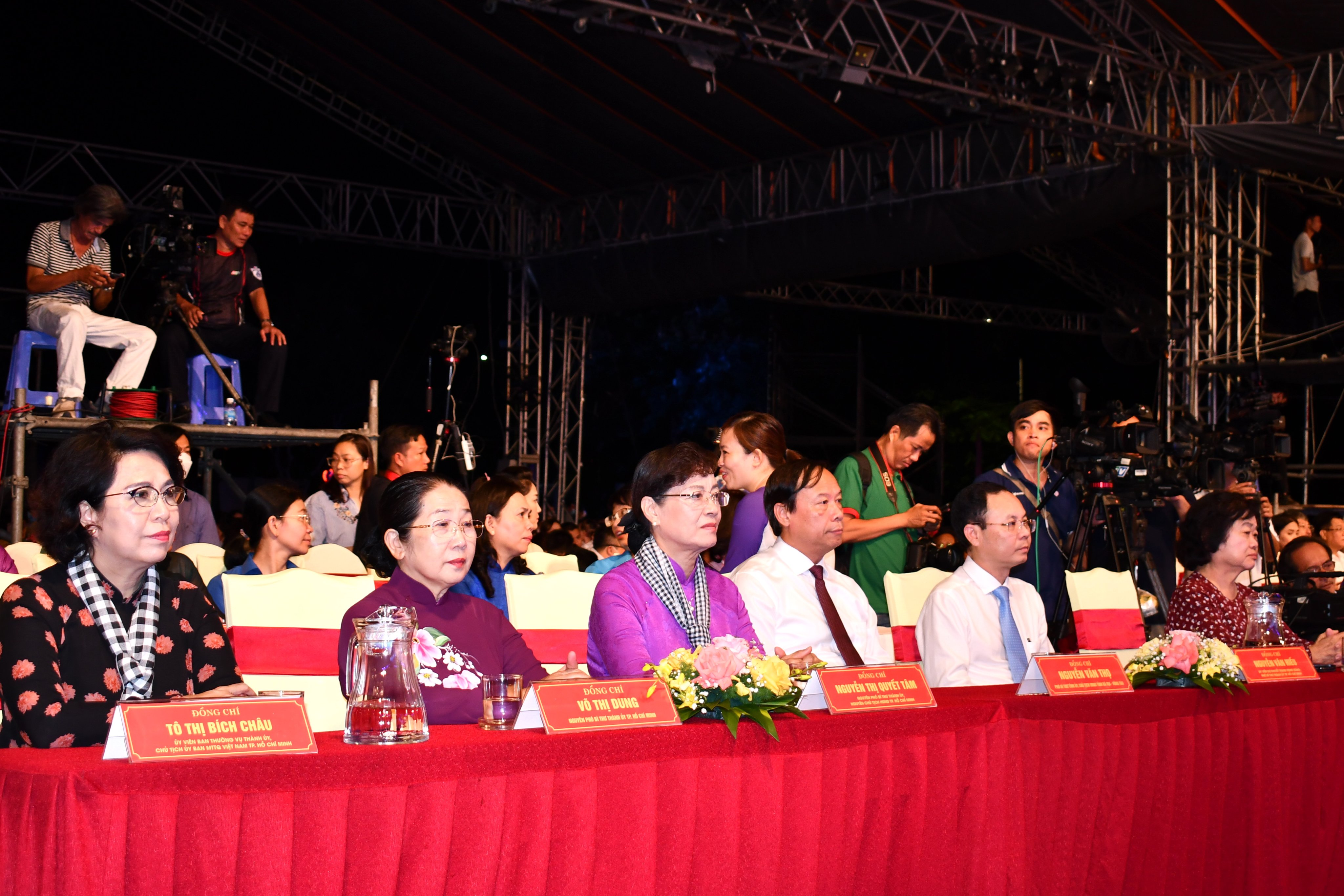 Các đại biểu tham dự chương trình. 
