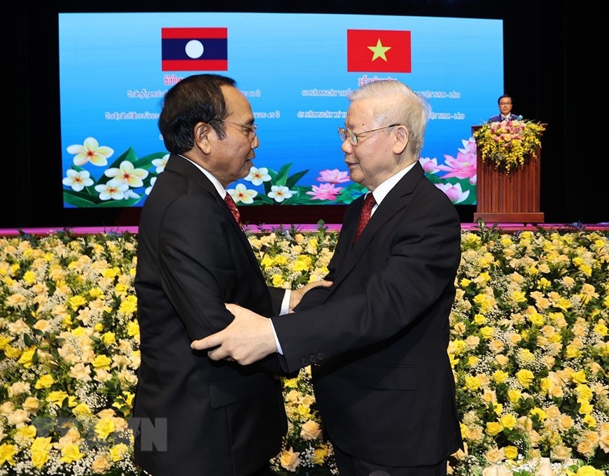 Tổng Bí thư Nguyễn Phú Trọng và ông Bounthong Chitmany, Ủy viên Bộ Chính trị, Thường trực Ban Bí thư, Phó Chủ tịch nước Lào tại Lễ kỷ niệm.