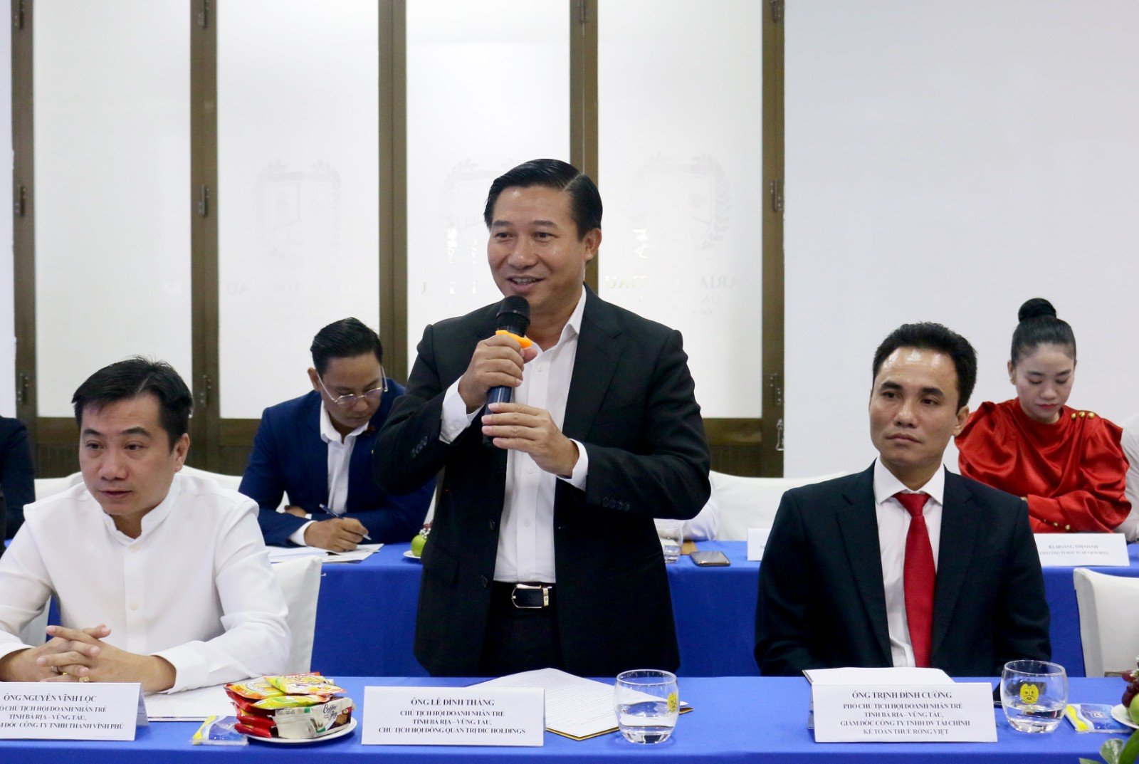 Ông Lê Đình Thắng, Chủ tịch Hội Doanh nhân trẻ tỉnh Bà Rịa- Vũng Tàu chia sẻ các nội dung kết nối với BVU.