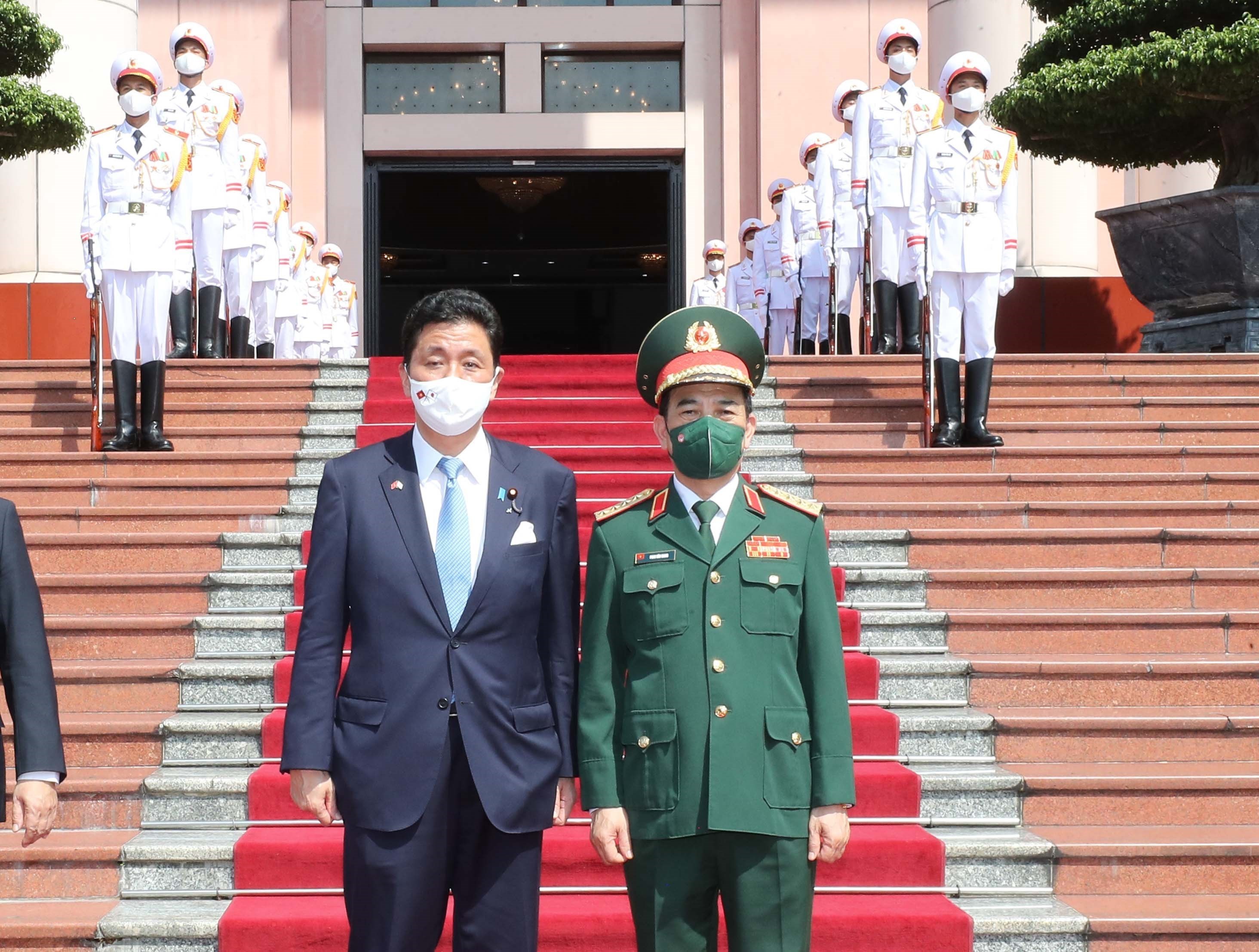 Đại tướng, Bộ trưởng Quốc phòng Phan Văn Giang và Bộ trưởng Quốc phòng  Nhật Bản Kishi Nobuo.