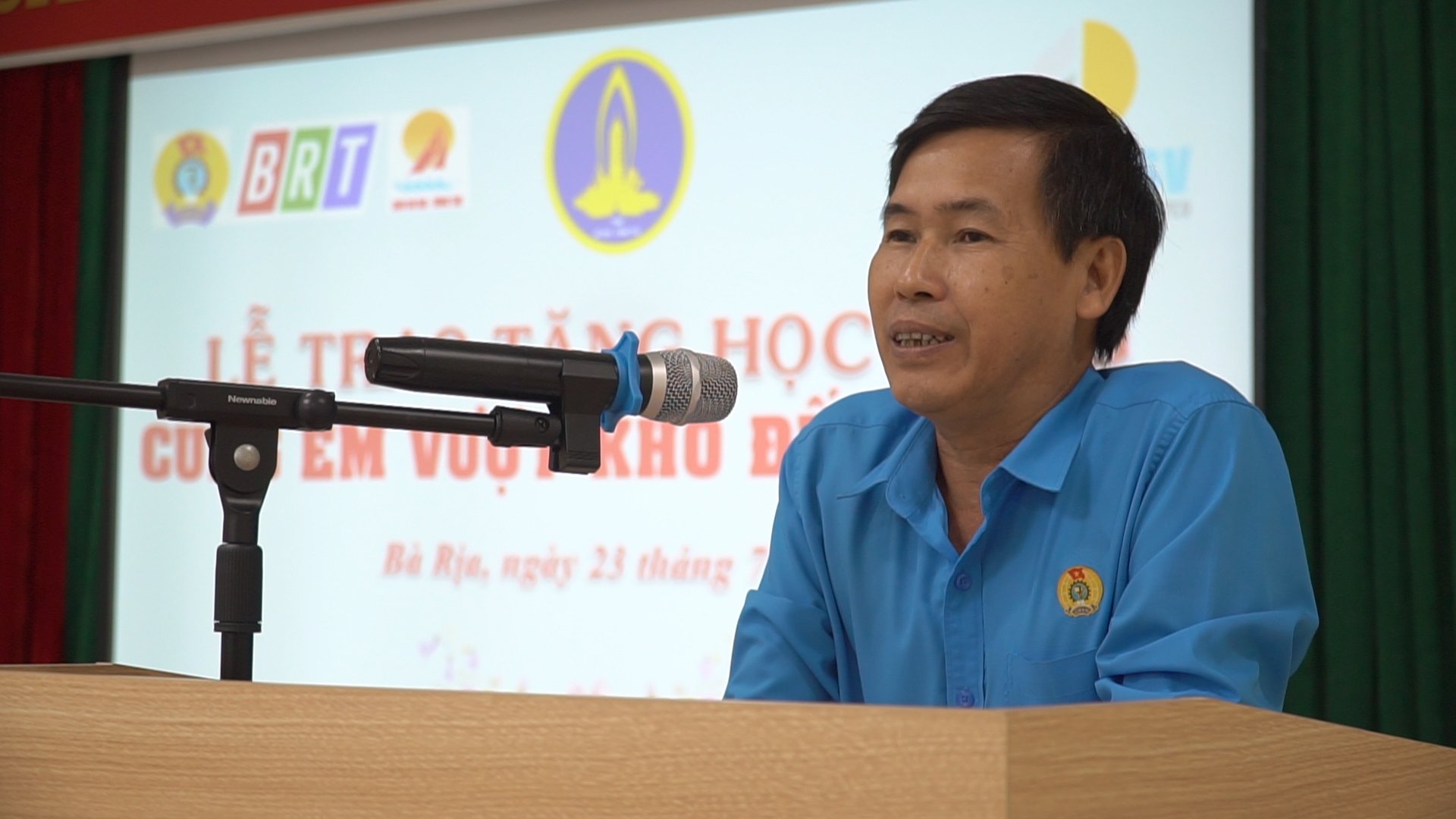 Ông Nguyễn Việt Dũng, Chủ tịch Công đoàn viên chức tỉnh BR-VT phát biểu tại buổi lễ