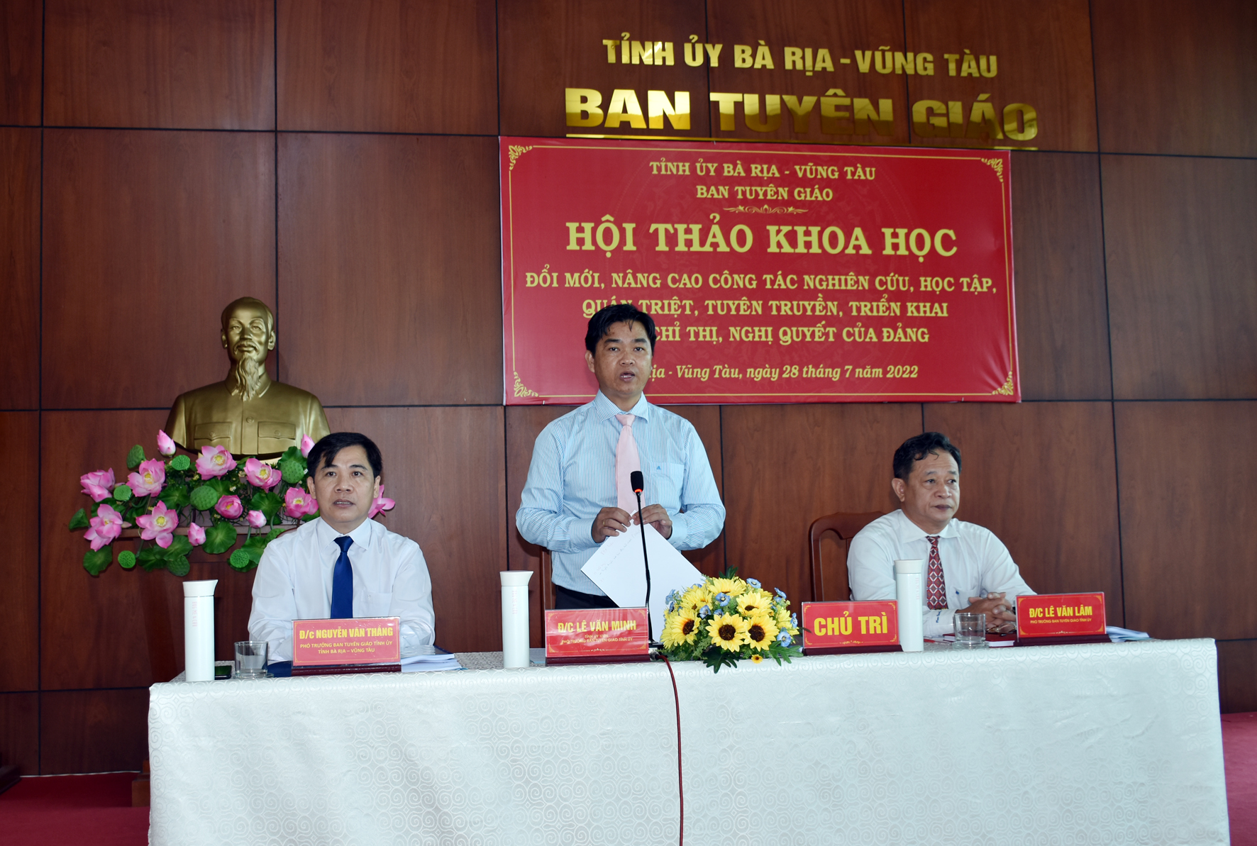 Ông Lê Văn Minh, Phó Trưởng Ban Tuyên giáo Tỉnh ủy Bà Rịa-Vũng Tàu phát biểu kết luận hội thảo.