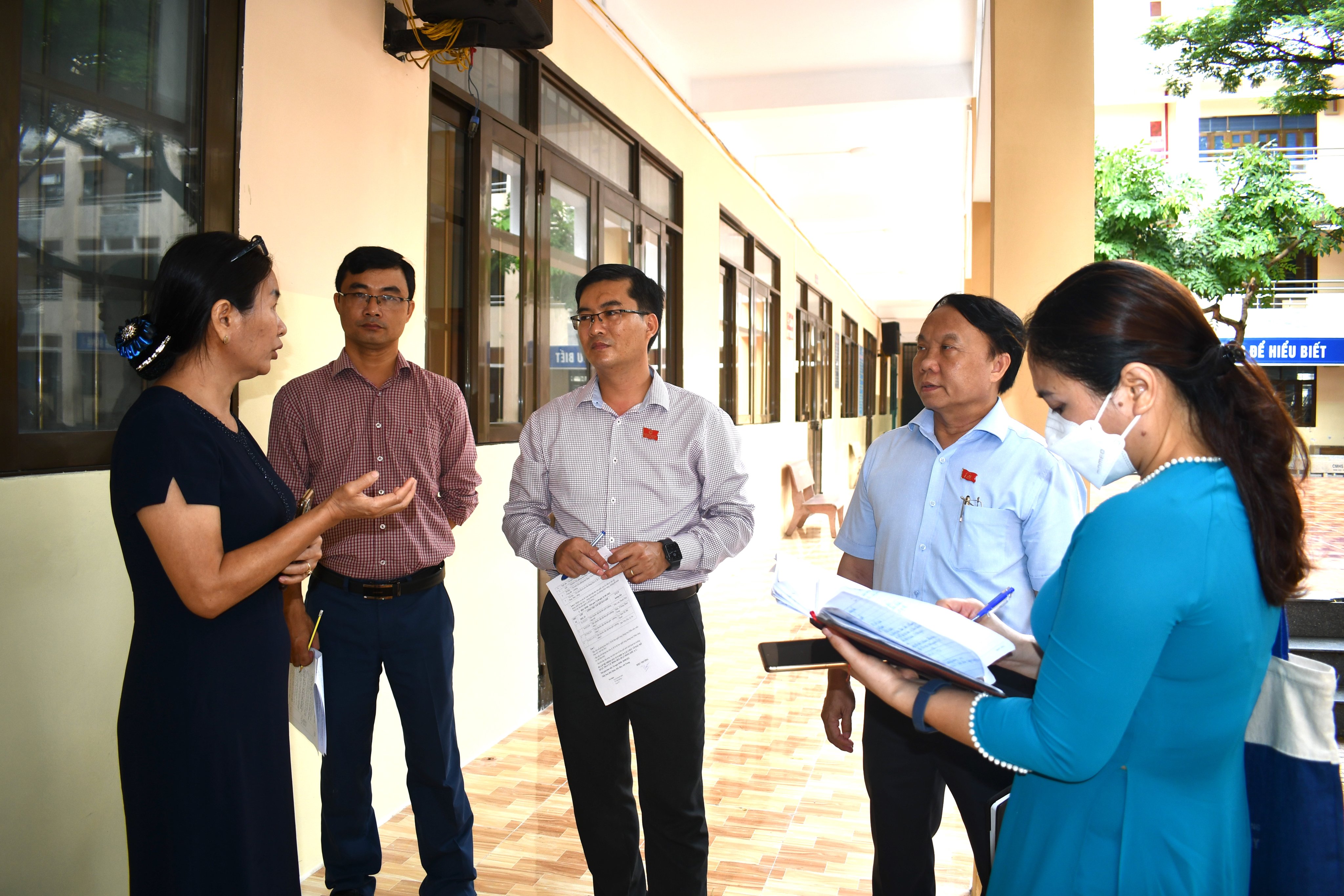 Đoàn do ông Nguyễn Văn Tuân, Phó Trưởng Ban Văn hóa-Xã hội HĐND tỉnh làm trưởng đoàn khảo sát tại Trường THCS Phước Thắng, TP. Vũng Tàu.