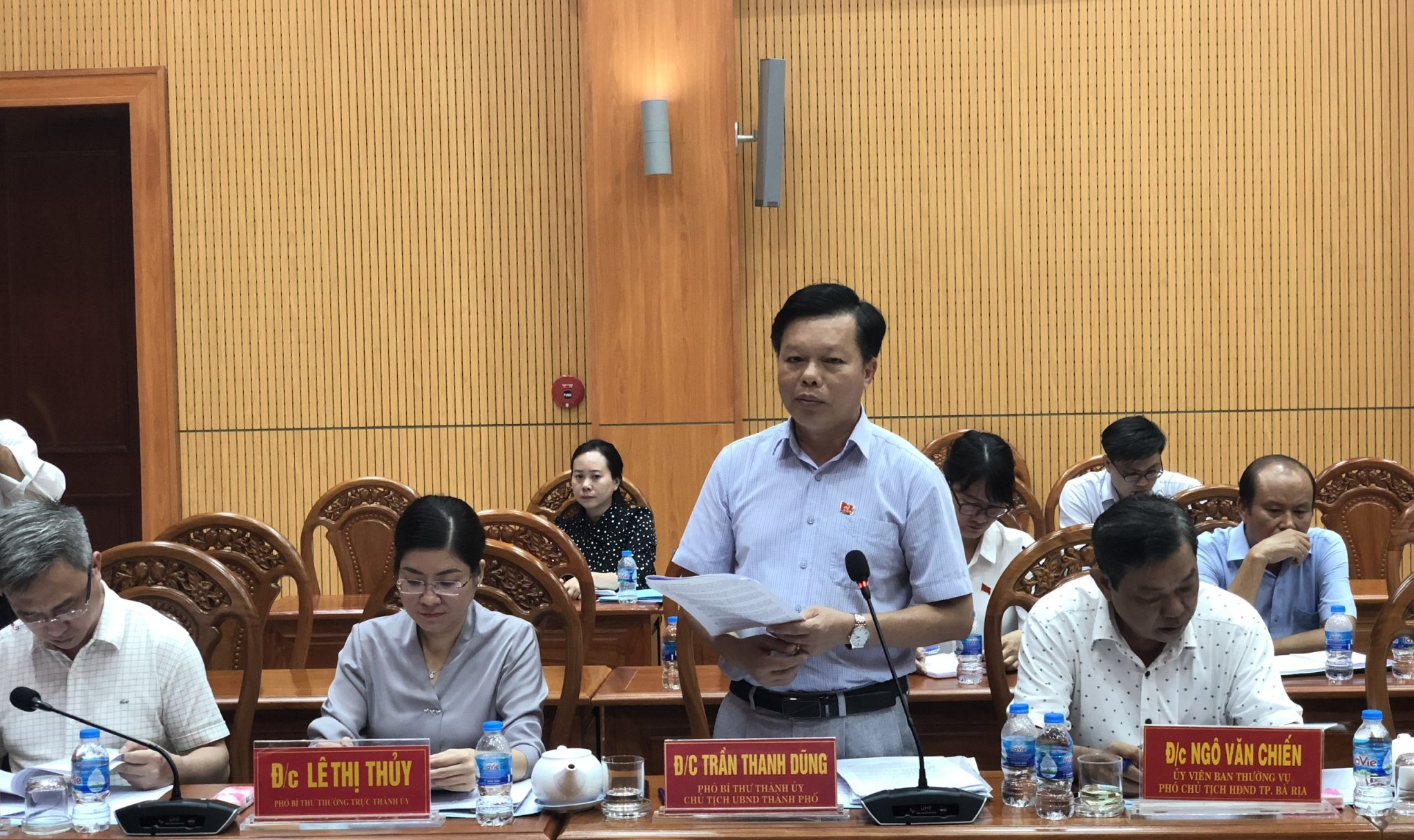 Ông Trần Thanh Dũng, Chủ tịch UBND TP. Bà Rịa báo cáo về tình hình triển khai thực hiện dự án cao tốc  Biên Hòa-Vũng Tàu đoạn qua thành phố.