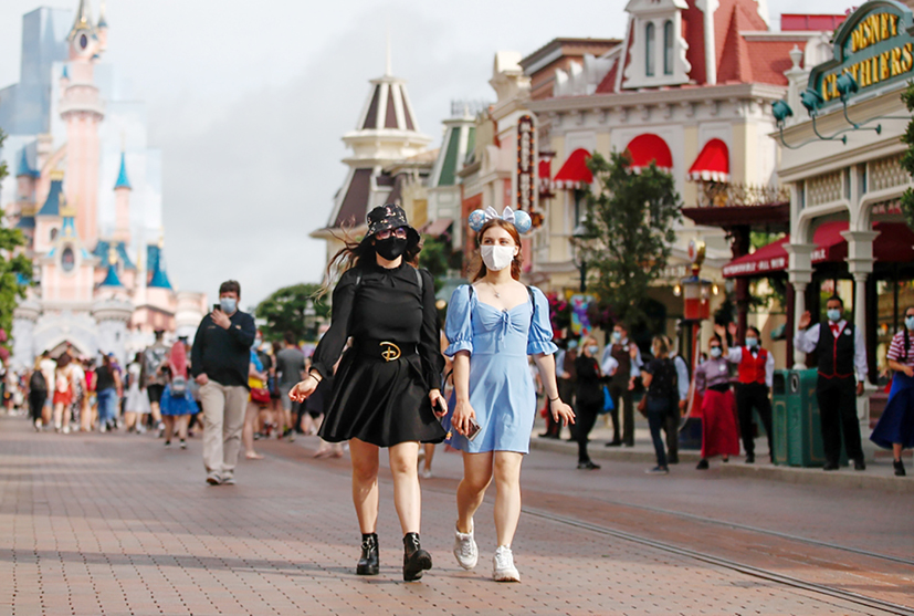 Disneyland Paris đã mở cửa đón khách trở lại. Nguồn: Reuters