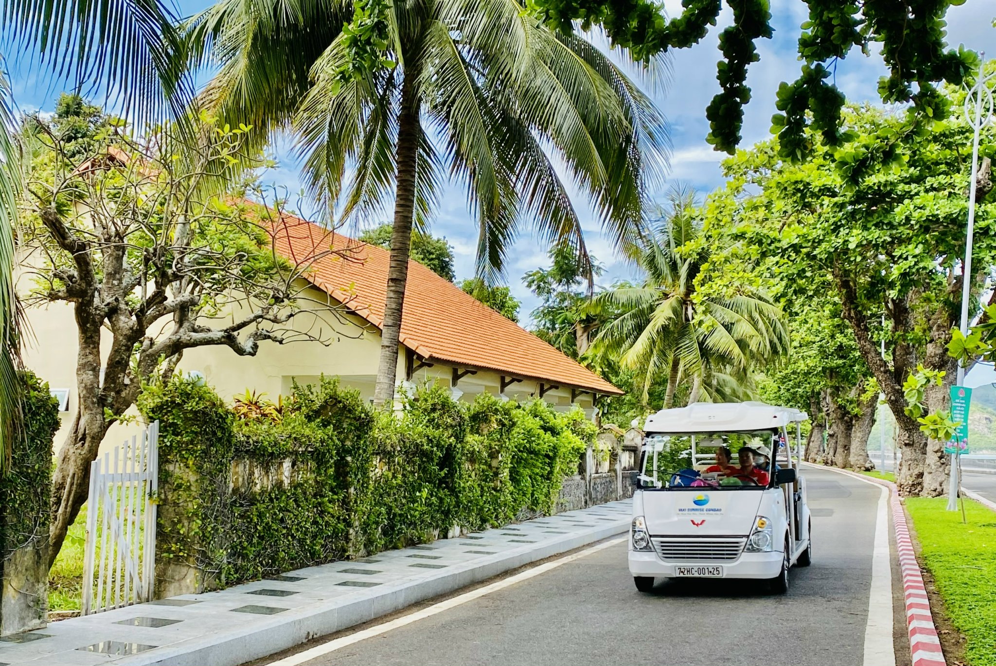 Khu vực trung tâm huyện đảo luôn sạch sẽ, tinh tươm.