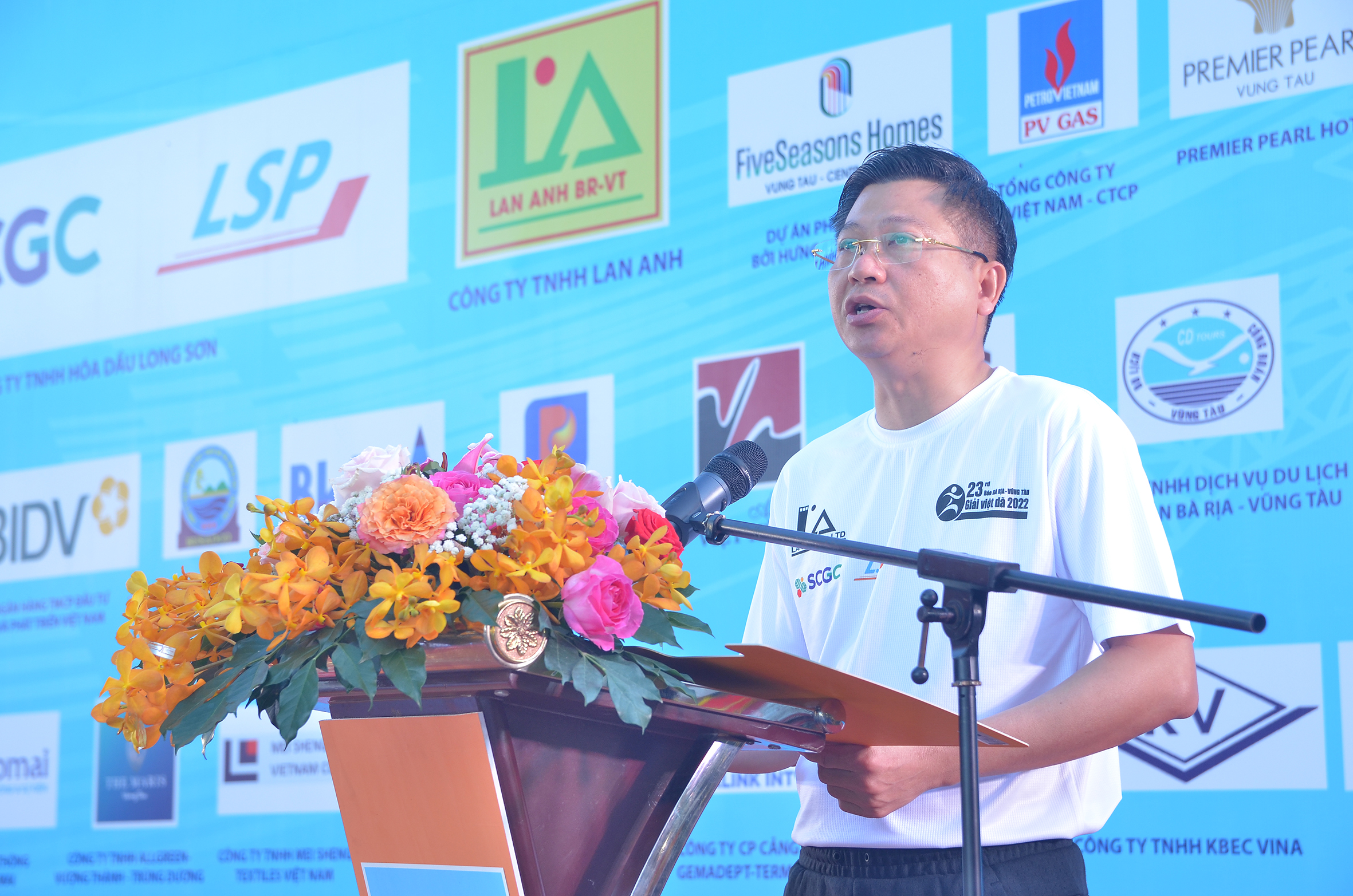  Ông Trần Văn Tuấn, Phó Chủ tịch UBND tỉnh phát biểu tại lễ khai mạc.