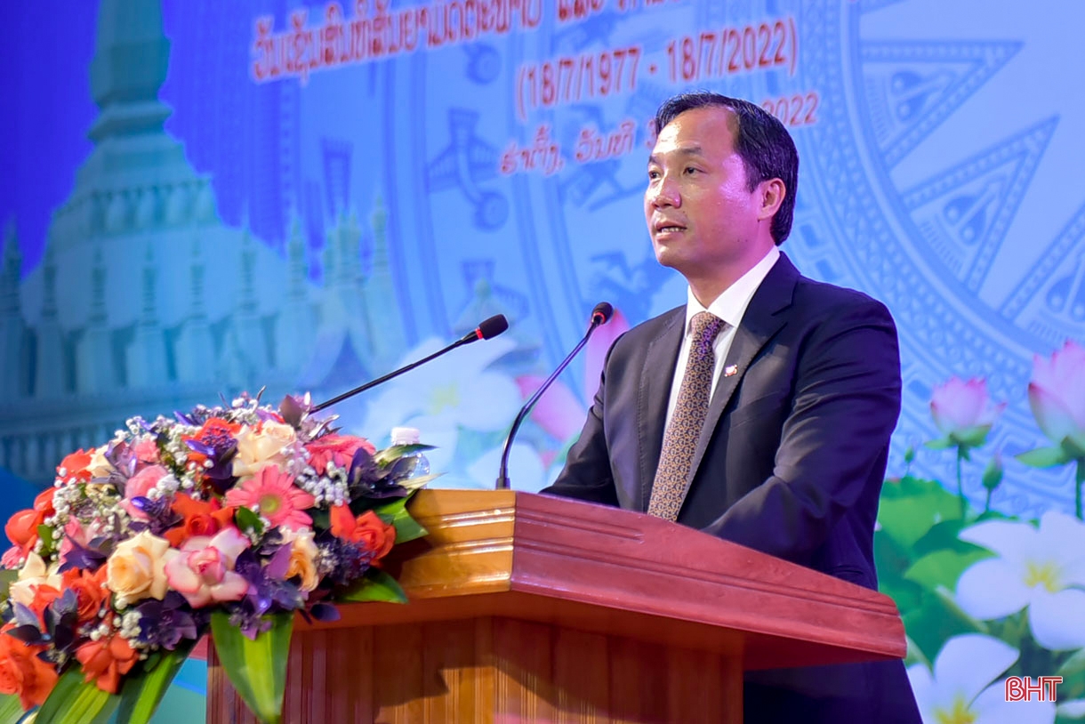 Bí thư Tỉnh ủy Hà Tĩnh Hoàng Trung Dũng trình bày diễn văn tại lễ kỷ niệm.