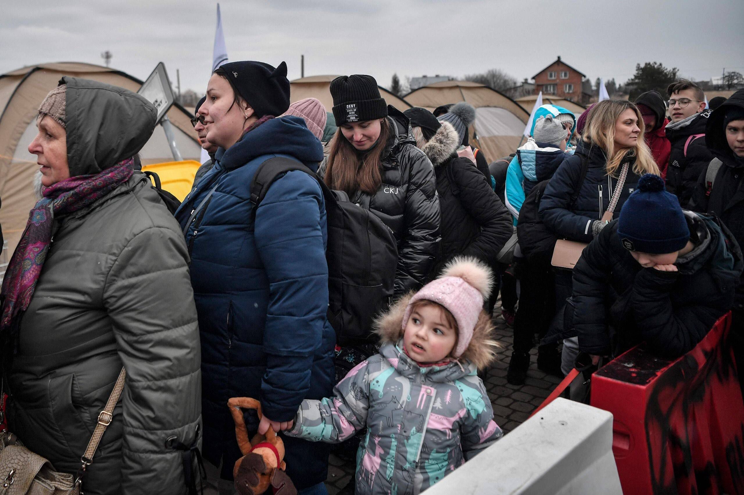 Người tị nạn Ukraine sơ tán sang Medyka, miền Đông Ba Lan.