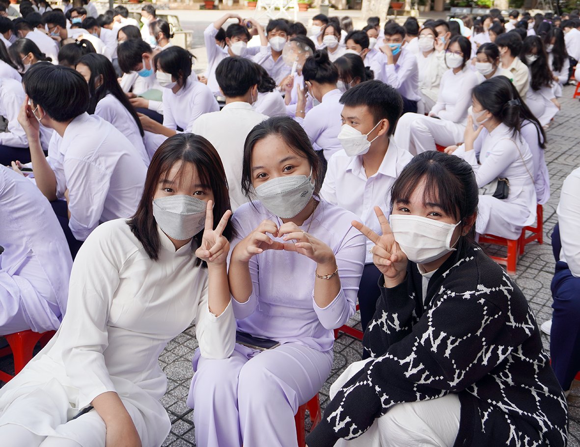 Học sinh Trường THPT Châu Thành (TP. Bà Rịa) trong ngày tựu trường. Ảnh: QUANG VINH