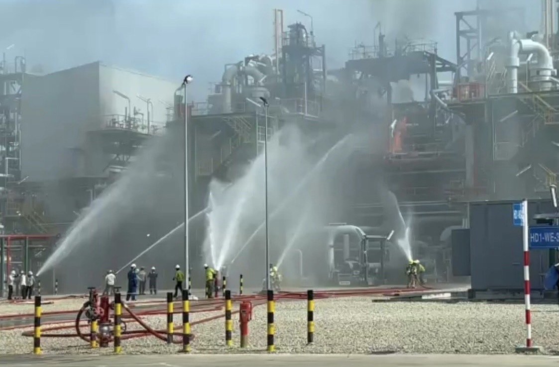 Lực lượng phòng cháy chữa cháy của nhà máy đã lập tức ứng cứu và nhanh chóng kiểm soát tình hình.