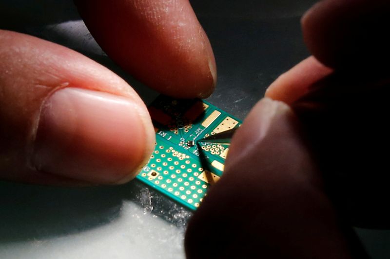 Mỹ sẽ mở rộng danh sách hạn chế bán cho Trung Quốc các thiết bị bán dẫn dùng cho lĩnh vực AI và những công cụ chế tạo chip.