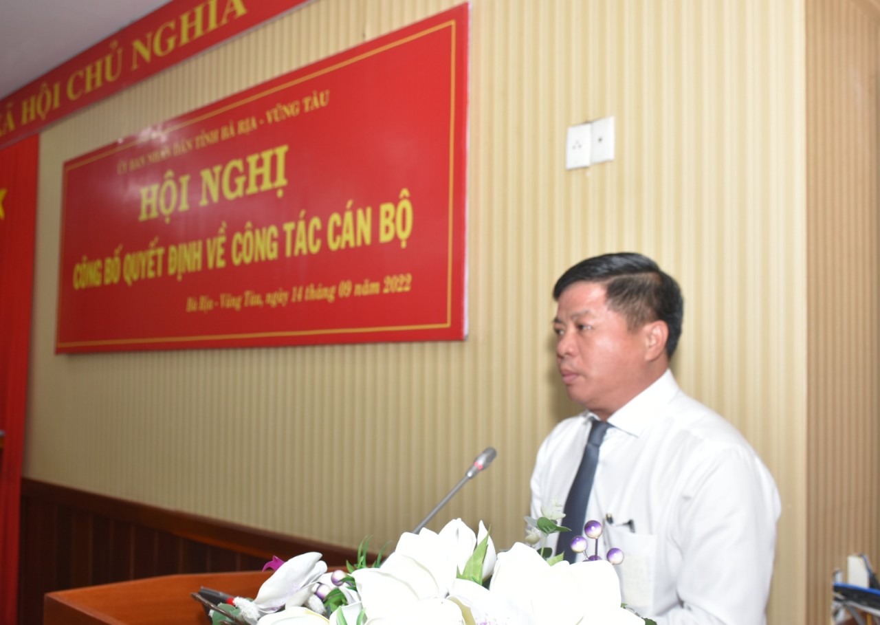 Thay mặt cho các cán bộ vừa được bổ nhiệm,, ông Võ Thanh Phong, Giám đốc Sở Ngoại vụ phát biểu nhận nhiệm vụ.