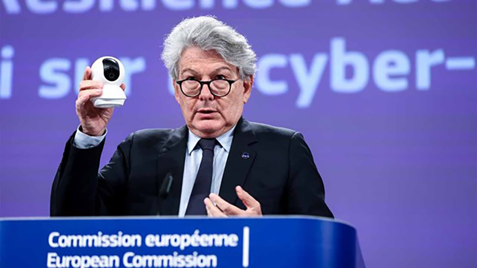Ủy viên châu Âu phụ trách vấn đề công nghiệp Thierry Breton thông tin về Đạo luật khả năng phục hồi mạng.