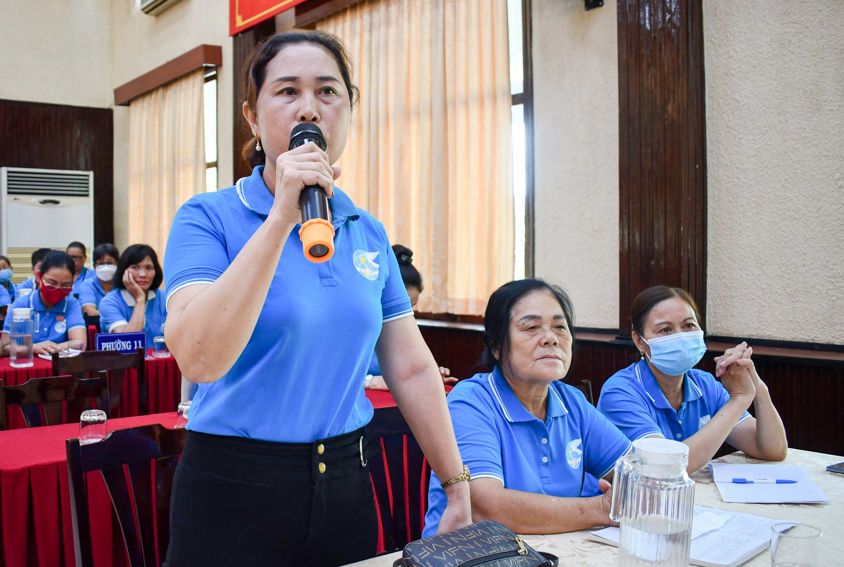 Đại diện Hội LHPN phường 10 phản ánh về vấn đề ngập nước tại tuyến đường Lưu Chí Hiếu.
