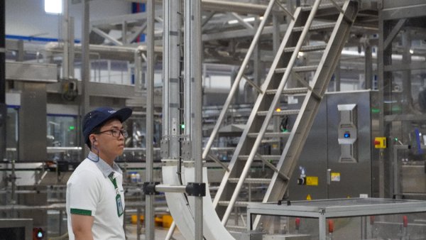 Hệ thống dây chuyền đóng sản phẩm tại Nhà máy bia Heineken Việt Nam – Vũng Tàu.