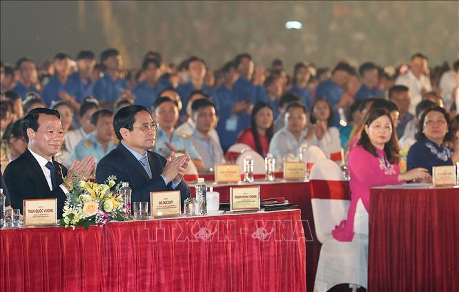Thủ tướng Phạm Minh Chính và Bí thư Tỉnh ủy Yên Bái Đỗ Đức Duy tại Lễ đón nhận Bằng và khai mạc Lễ hội.