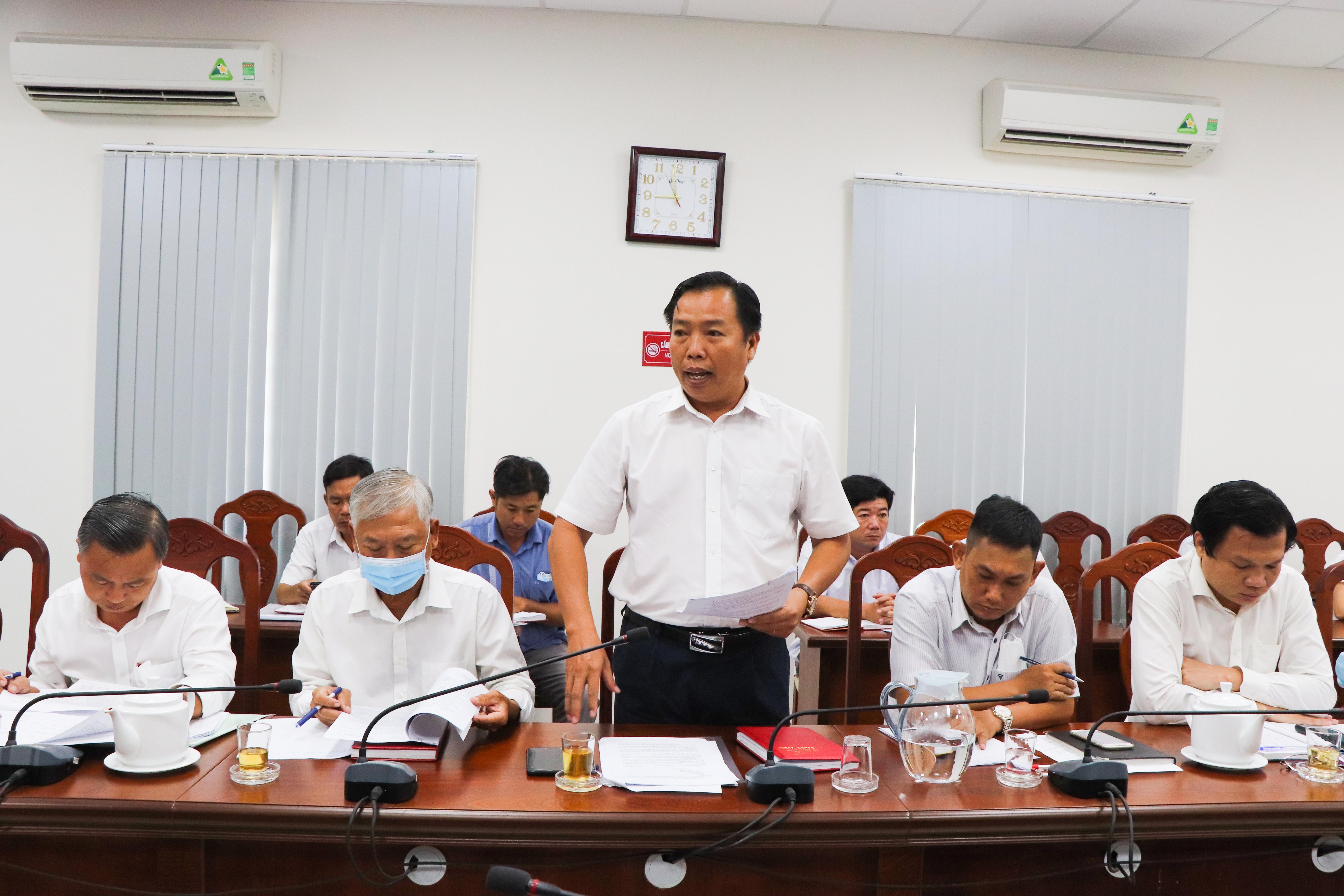 Ông Nguyễn Thành Vân, Quyền Chủ tịch UBND TT. Long Hải phát biểu về kế hoạch sơ tán 2.529 hộ dân tại các khu phố ven biển trước diễn biến của bão Noru.