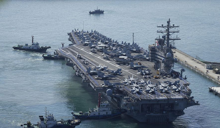 Tàu sân bay hạt nhân USS Ronald Reagan đến Busan, Hàn Quốc ngày 23/9/2022.