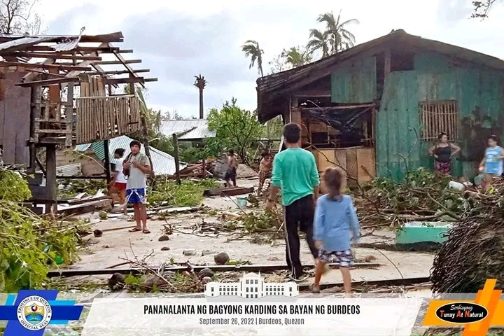 Mặc dù suy yếu sau khi vào đất liền song những hậu quả mà cơn bão để lại vẫn rất lớn cho người dân Philippines.