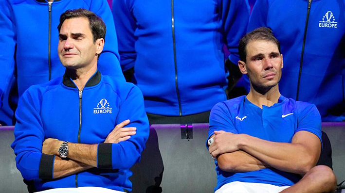 Khoảnh khắc Federer và Nadal bật khóc sau trận cuối cùng của tay vợt người Thụy Sĩ.