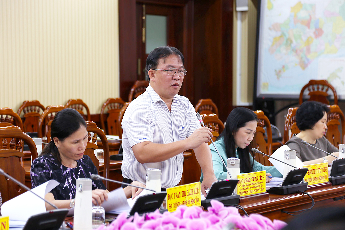 Ông Trần Tuấn Lĩnh, Trưởng Ban Nội chính Tỉnh ủy, Trưởng Ban pháp chế HĐND tỉnh  phát biểu tại buổi làm việc.