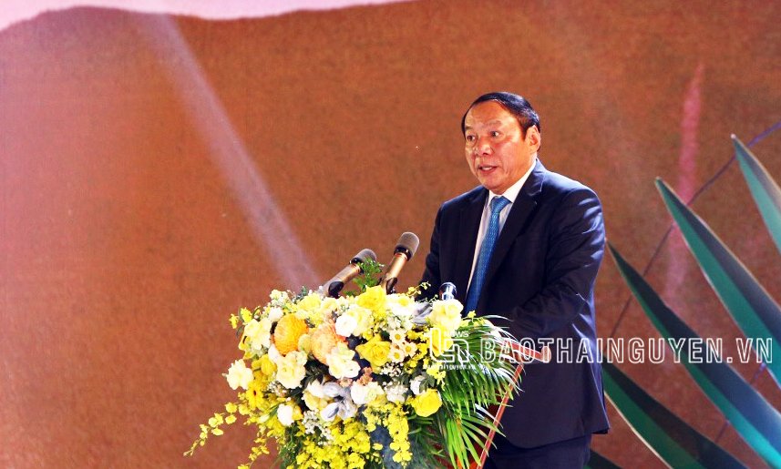 Bộ trưởng Bộ VHTT&DL Nguyễn Văn Hùng phát biểu khai mạc Ngày hội. Ảnh: Báo Thái Nguyên.