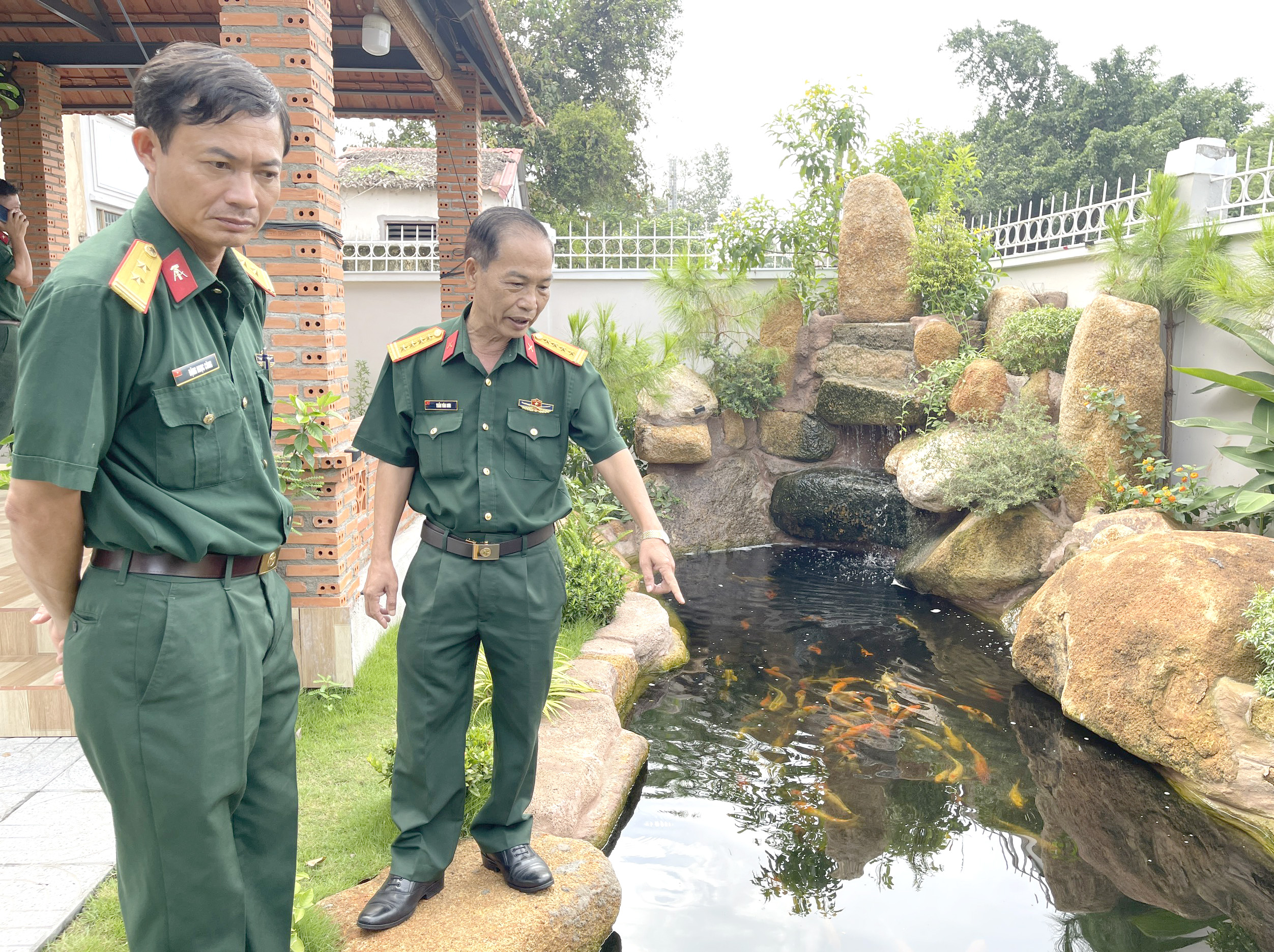 Ban giám khảo chấm thi tại doanh trại Ban CHQS TT. Long Hải (huyện Long Điền).