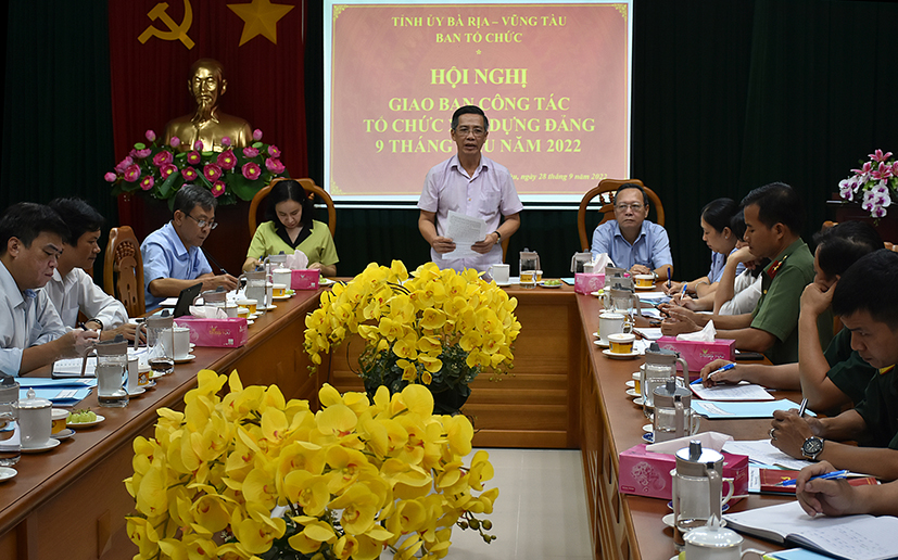 Ông Lưu Tài Đoàn, Ủy viên Ban Thường vụ, Trưởng Ban Tổ chức Tỉnh ủy phát biểu tại hội nghị giao ban công tác tổ chức xây dựng Đảng 9 tháng và triển khai các nhiệm vụ 3 tháng cuối năm 2022.