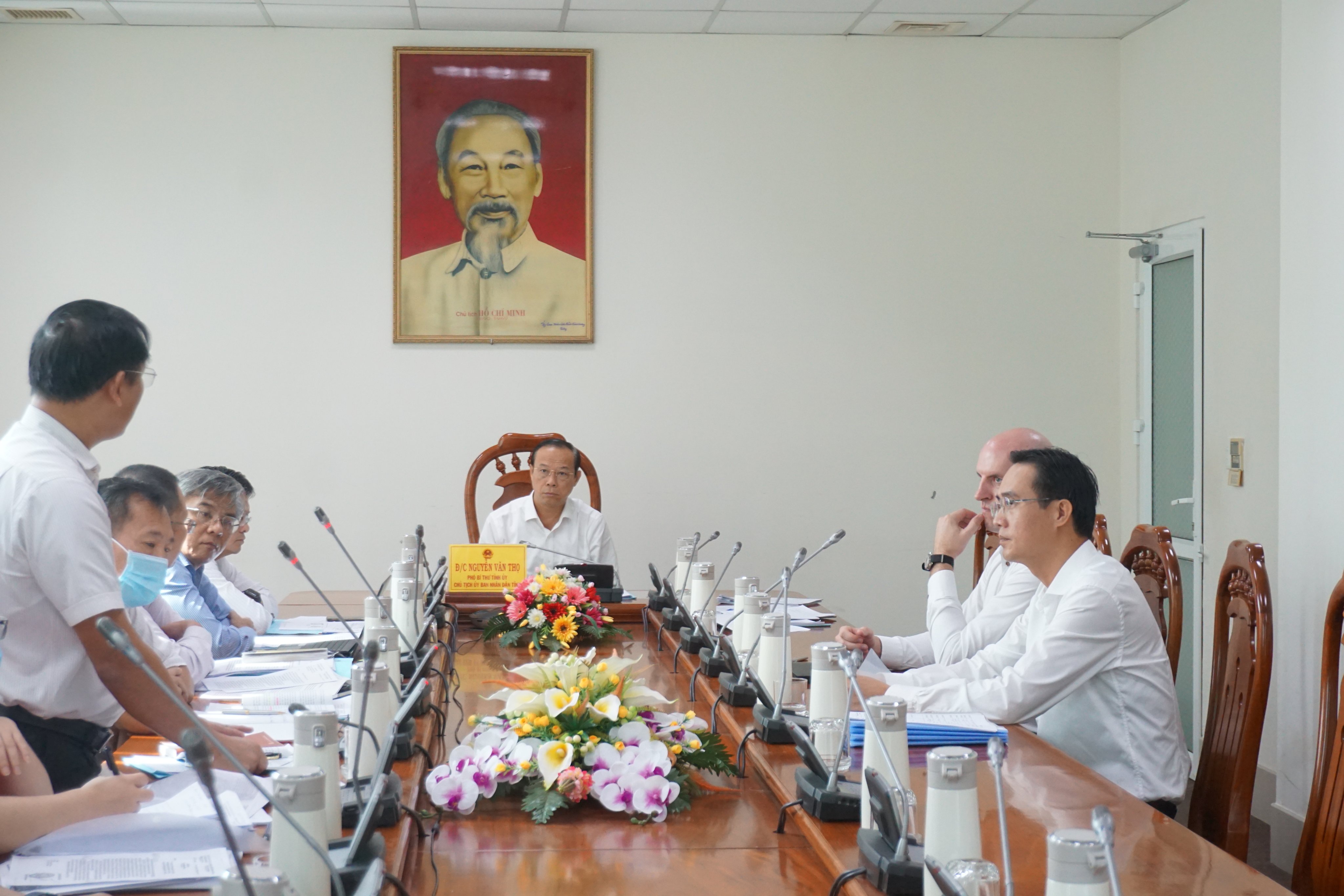 Ông Nguyễn Văn Thọ, Chủ tịch UBND tỉnh  chủ trì buổi làm việc với Công ty TNHH Vard Vũng Tàu vào ngày 12/10.
