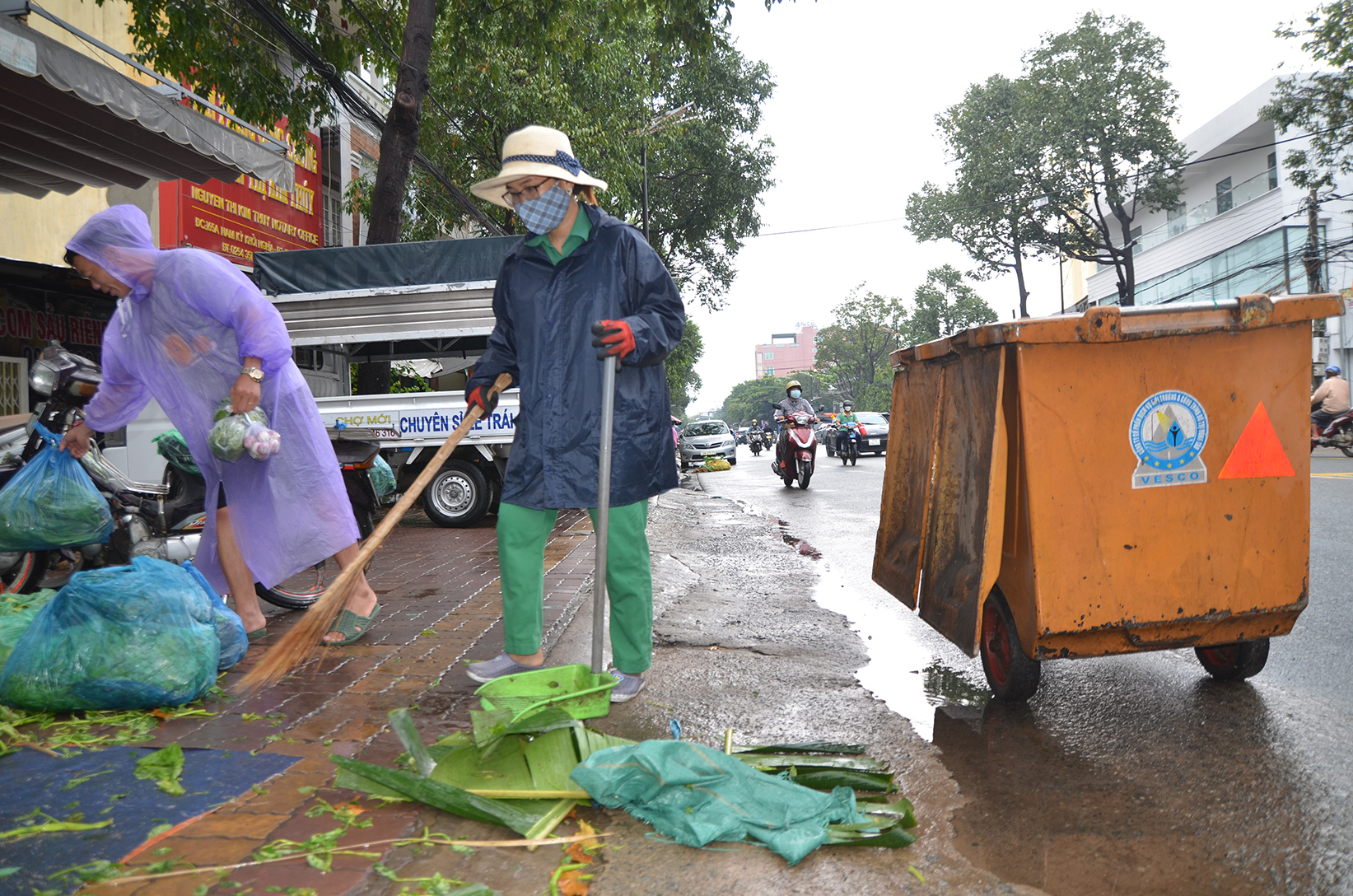 Chị Bùi Lan Phương với công việc thường nhật.