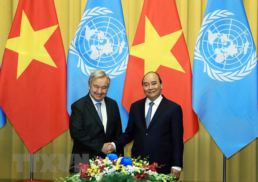 Chủ tịch nước Nguyễn Xuân Phúc và Tổng Thư ký LHQ Antonio Guterres tại Hà Nội sáng 21/10.