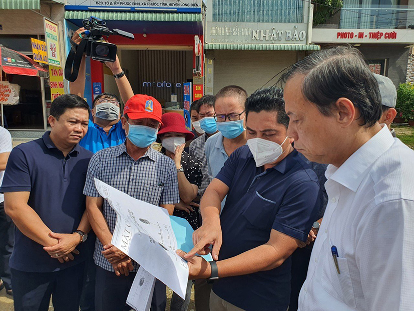 Chủ tịch UBND tỉnh Nguyễn Văn Thọ khảo sát, kiểm tra tiến độ thực hiện dự án đường ven biển, tháng 5/2022.