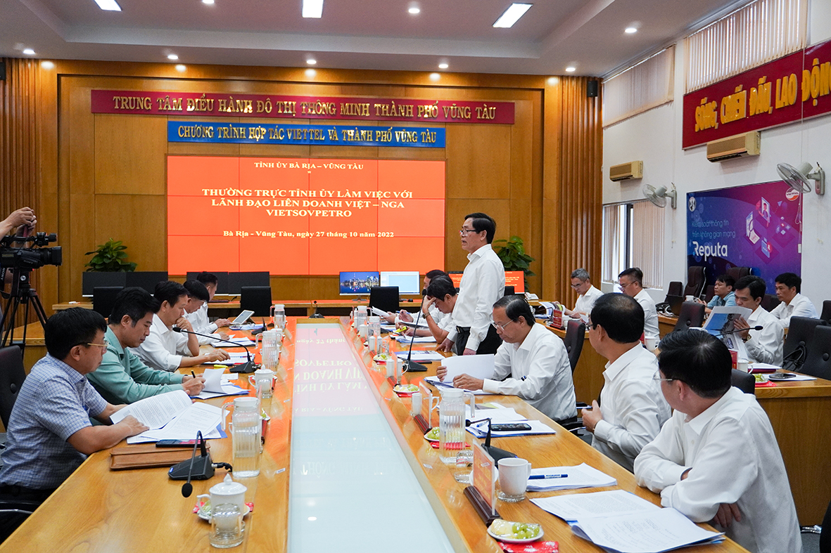 Ông Phạm Viết Thanh, Uỷ viên Trung ương Đảng, Bí thư Tỉnh uỷ, Chủ tịch HĐND tỉnh phát biểu tại buổi làm việc.