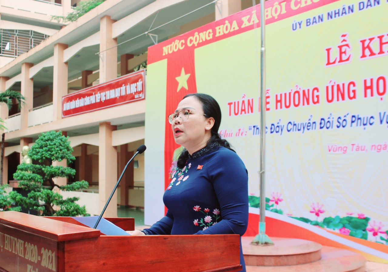 Bà Nguyễn Thị Thu Hương phát động Tuần lễ hưởng ứng học tập suốt đời năm 2022.