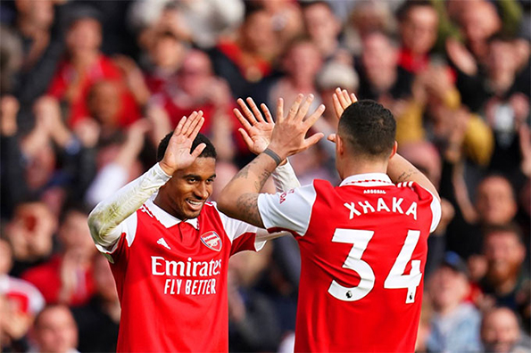 Arsenal tiếp tục đua song mã cùng Man City.