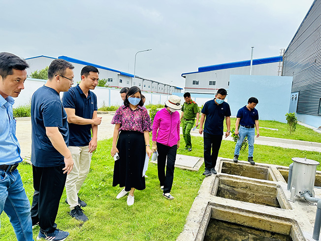 Đoàn kiểm tra liên ngành kiểm tra các công trình bảo vệ môi trường tại Công ty TNHH Guardianmade.