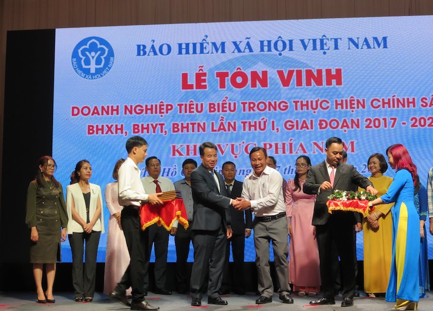 Đại diện Công ty TNHH Prime Asia Việt Nam của Bà Rịa - Vũng Tàu được vinh danhDN tiêu biểu trong thực hiện chính sách BHXH, BHYT lần thứ I (giai đoạn 2017-2021) khu vực phía Nam. 