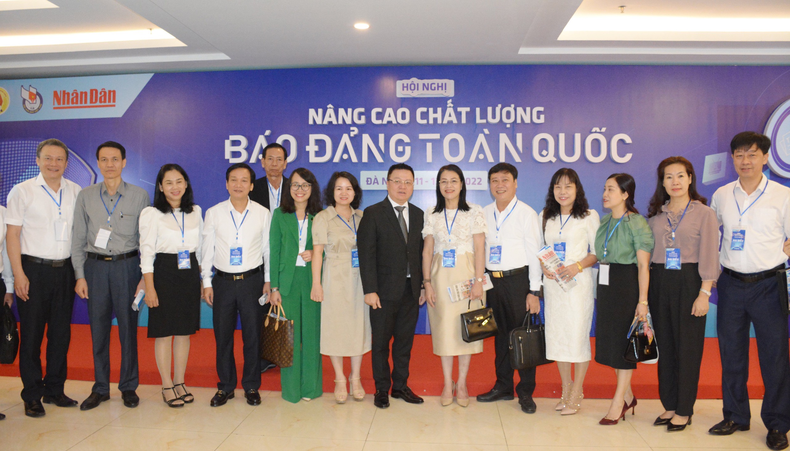 Ông Lê Quốc Minh, Ủy viên Trung ương Đảng, Chủ tịch Hội Nhà báo Việt Nam, Tổng Biên tập Báo Nhân Dân chụp hình lưu niệm cùng lãnh đạo các cơ quan báo Đảng.