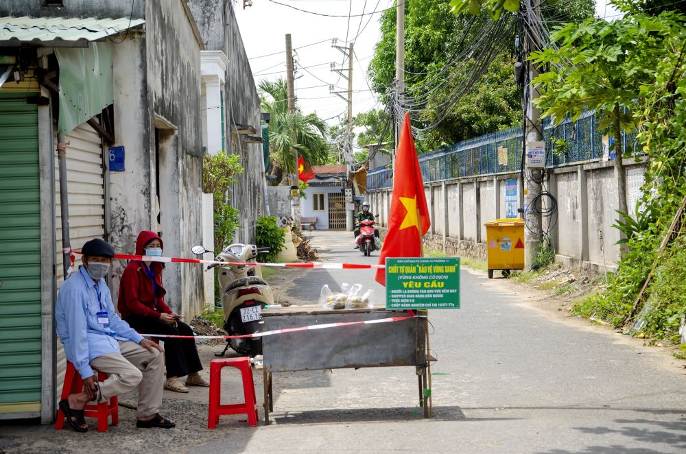 NCT phường 11, TP.Vũng Tàu tích cực tham gia trực chốt phòng, chống dịch COVID-19.