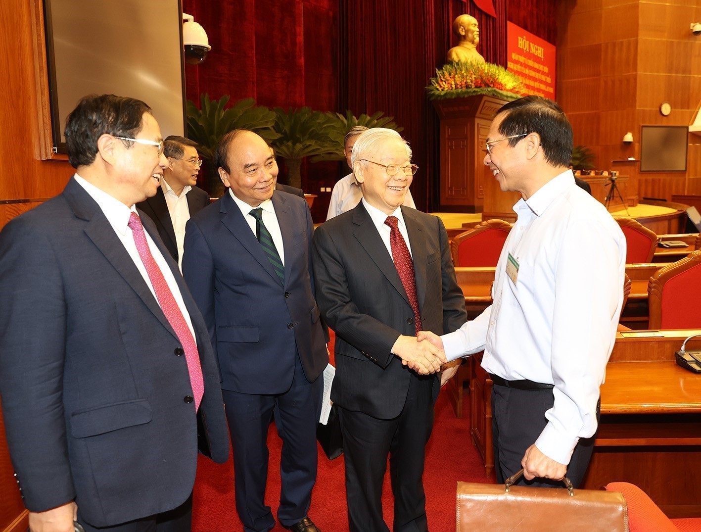 Tổng Bí thư Nguyễn Phú Trọng cùng các đồng chí lãnh đạo Đảng,  Nhà nước và các đại biểu dự hội nghị. Ảnh: TRÍ DŨNG