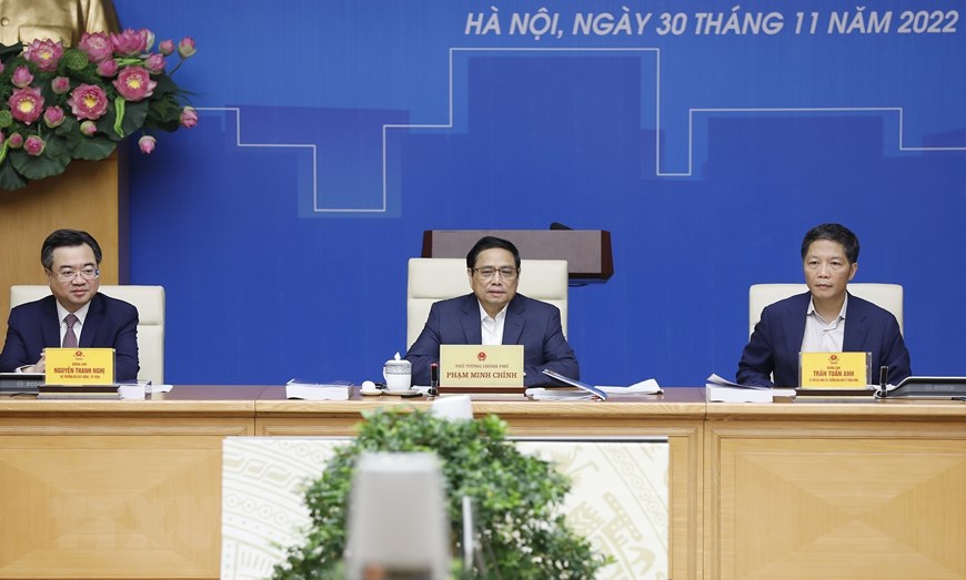 Thủ tướng Phạm Minh Chính, Trưởng Ban Kinh tế Trung ương Trần Tuấn Anh và Bộ trưởng Bộ Xây dựng Nguyễn Thanh Nghị chủ trì hội nghị.