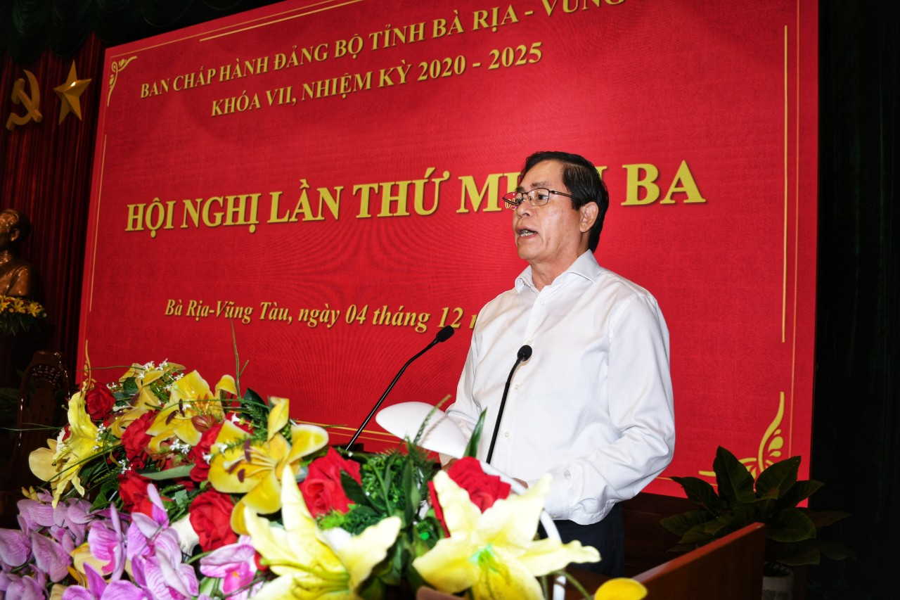 Ông Phạm Viết Thanh, Ủy viên Trung ương Đảng, Bí thư Tỉnh ủy, Chủ tịch HĐND tỉnh phát biểu  kết luận hội nghị.
