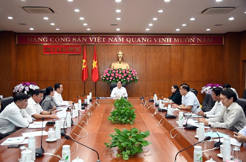 Ông Phạm Viết Thanh, Bí thư Tỉnh ủy, Chủ tịch HĐND tỉnh chủ trì buổi làm việc với Đảng đoàn LĐLĐ tỉnh về tình hình chăm lo Tết cho công nhân lao động.