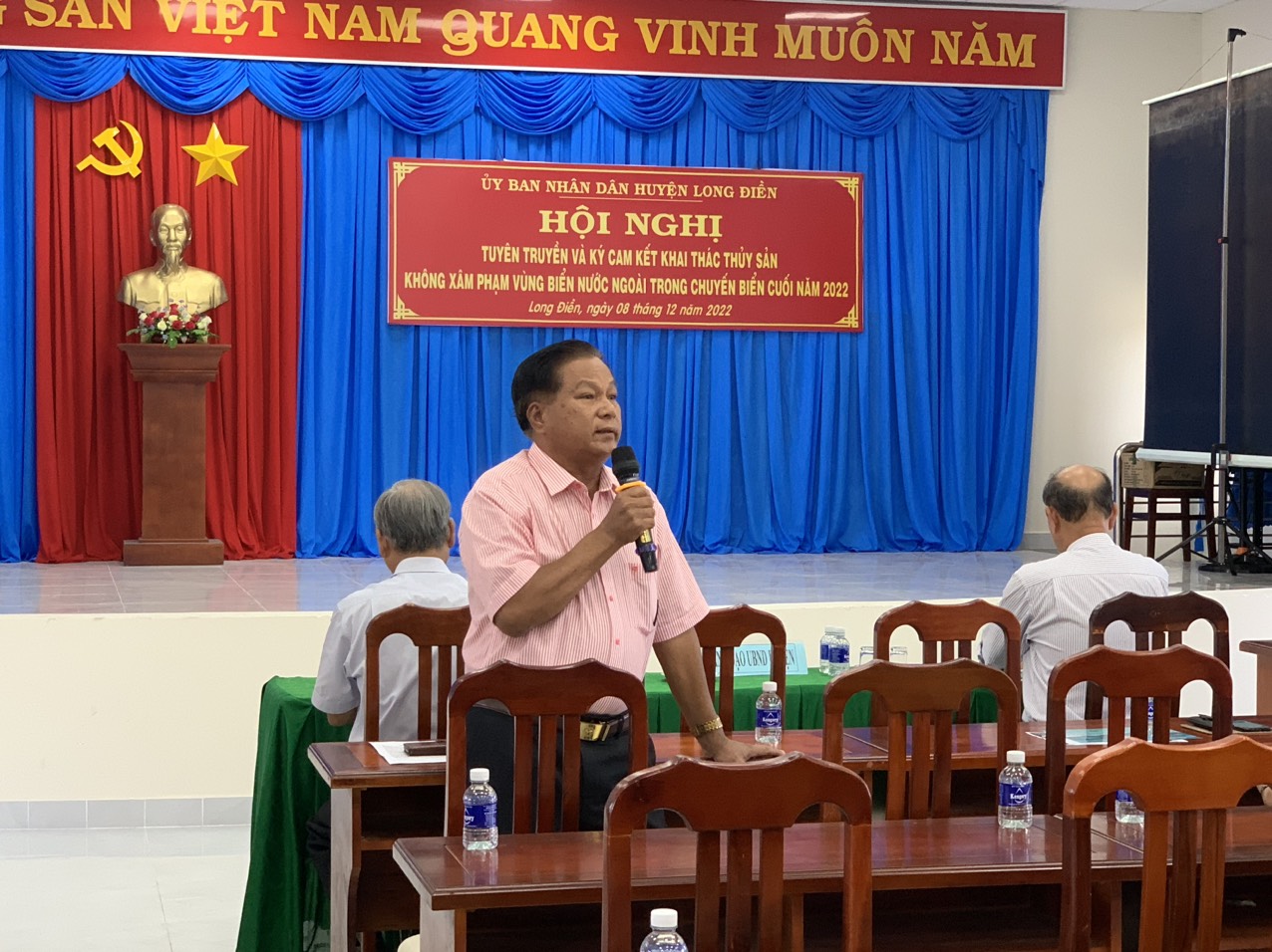 Ông Huỳnh Tấn Nhất, ngư dân xã Phước Tỉnh phản ánh tình trạng máy giám sát hành trình lắp đặt trên tàu cá thường xuyên bị mất kết nối khi đang hoạt động trên biển.