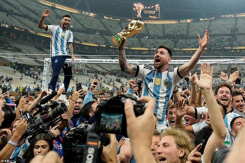 Sự nghiệp Messi đã viên mãn sau chức vô địch World Cup.