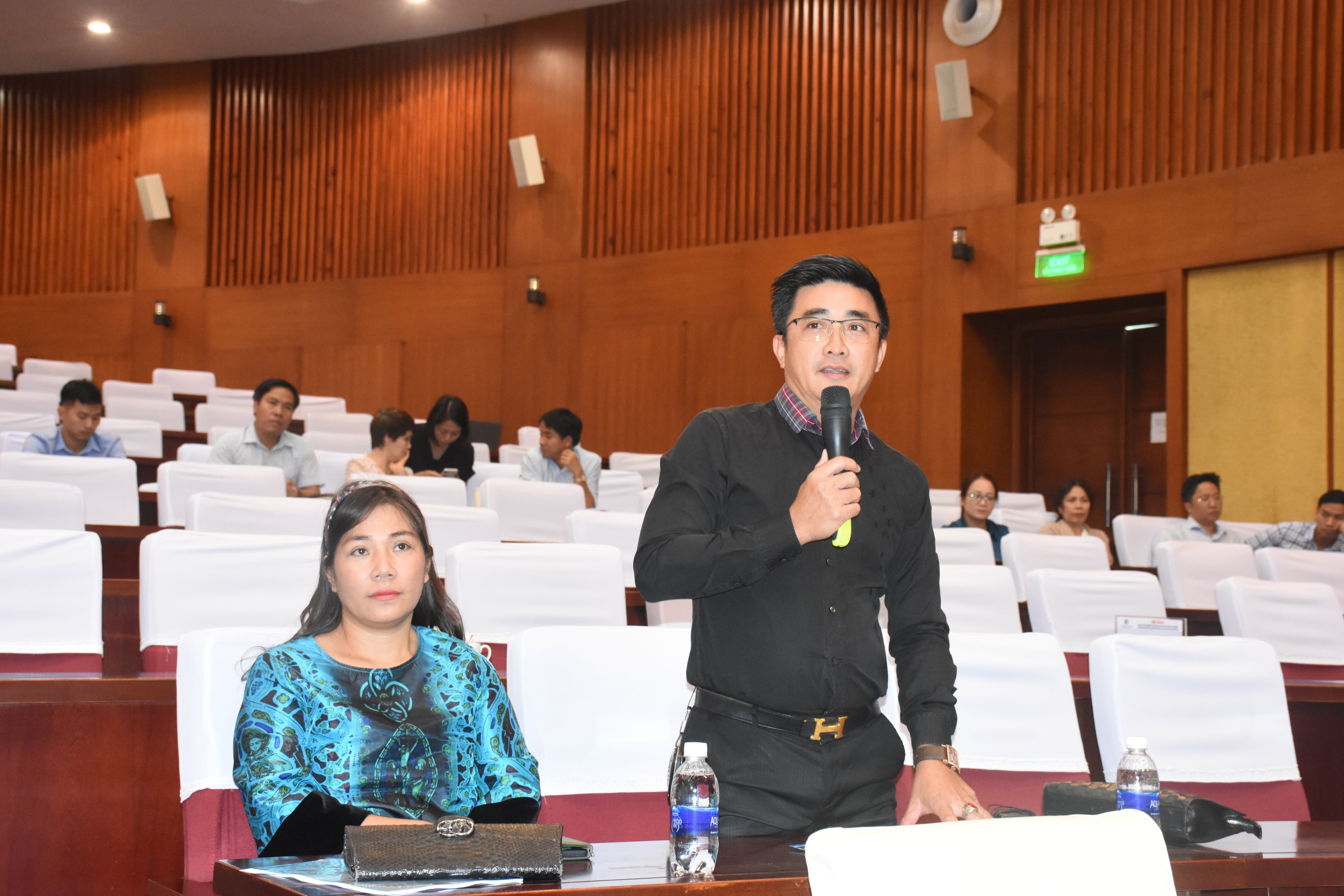 Ông Nguyễn Văn Trinh, Tổng Giám đốc Công ty CP Bất động sản Đại Phúc đặt câu hỏi liên quan đến thời gian sử dụng của condotel.